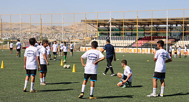 Şanlıurfa'da antrenörler eşliğinde spor eğitimleri veriliyor