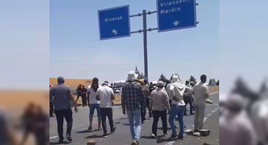 Şanlıurfa'da çiftçiler elektrik kesintisini yol keserek protesto etti