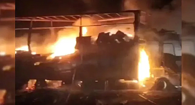 Diyarbakır-Şanlıurfa karayolunda seyir halindeki tır alev aldı