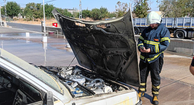 Haliliye'de yanan araç söndürüldü