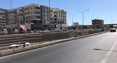 Urfa'da köprülü kavşak çalışması yarım bırakıldı