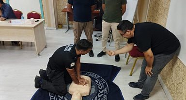 Sağlıkçılardan trafik polislerine ilk yardım eğitimi