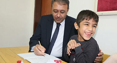 Vali Şıldak'tan özel gereksinimli öğrencilere ziyaret