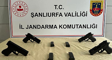Aracında ruhsatsız silahlar yakalanan şüpheli gözaltın alındı