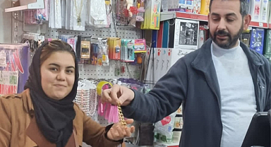 Duyarlı vatandaş bulduğu altın bilekliği sahibine teslim etti