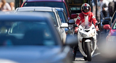 Trafikte o kurala motosiklette dahil edildi