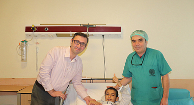 Üniversite Hastanesinden başarı! 6 yaşındaki çocuğa başarıyla uygulandı