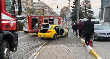 Urfa merkezinde yanan taksiye itfaiye müdahale etti