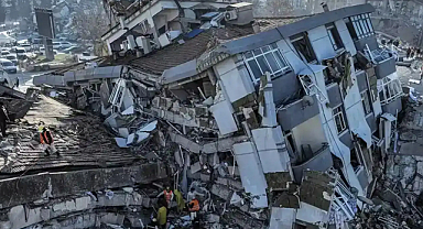 Deprem bölgelerinde yıkılmayan binalar tehlike arz ediyor