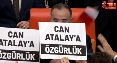 Meclis'te gerginlik! Şanlıurfa Milletvekiline Anayasa kitapçığı fırlatıldı