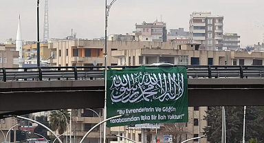 Şanlıurfa'da tevhid bayrağı asıldı
