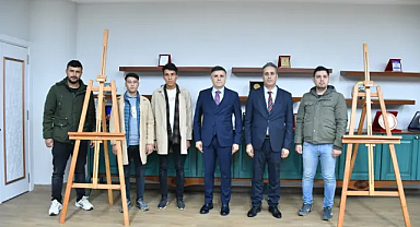 Şanlıurfa'da öğrenciler atık sıralardan sanat malzemesi oluşturdu