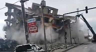 Hilvan'da yıkılan bina korkulu anlar yaşattı