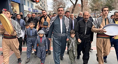 HÜDA PAR Batman Belediye Başkan adayı Ramanlı 'Kürtçe' için yürüdü