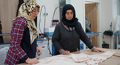 Karaköprü’de kadınlar giyim kursunda meslek öğreniyor