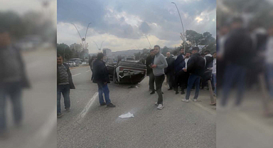 Şanlıurfa'da otomobil bariyerleri yıkıp geçti!