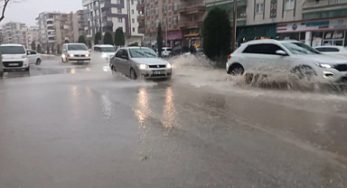 Şanlıurfa'da sağanak yağış etkili oldu