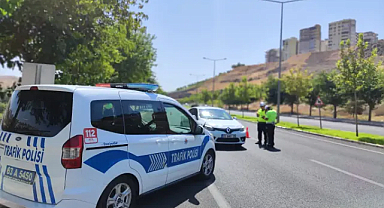 Şanlıurfa'da merkezi cadde trafiğe kapatıldı
