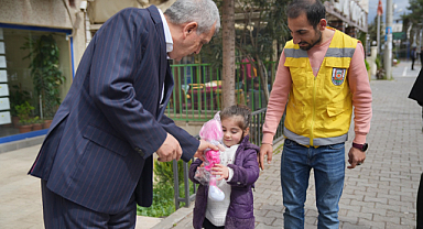 Başkan Beyazgül gündüz esnaf ve vatandaş ziyaretinde gece destek toplantılarında
