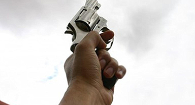 Düğün salonunda havaya ateş açan şahsa bakın ne oldu!