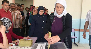 Şanlıurfa'da oy verme işleminde dikkat!