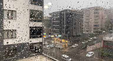 Şanlıurfa'da sağanak yağış etkisini arttırdı
