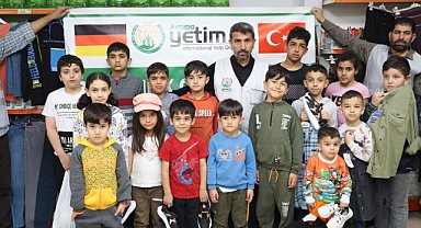 Yetim Eli Derneği Şanlıurfa'da onlarca çocuğu giydirdi 