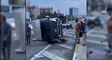 Haliliye'de kontrolden çıkan kamyonet yan yattı
