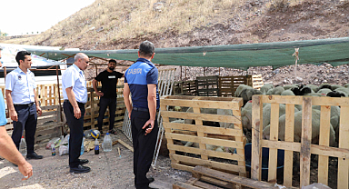 Karaköprü'de kurban satış yerleri hazırlanıyor
