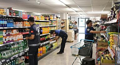 Marketleri denetleyen zabıta, birçok ürüne el koydu