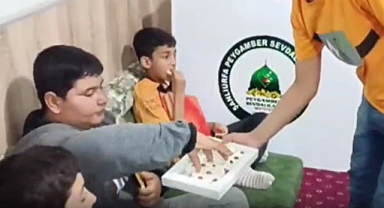 Minik çocuklardan Şehid Hasan için tatlı ikramı