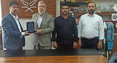 Peygamber Sevdalılarından Eğitim Bir Sen'e plaket