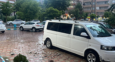 Şanlıurfa'da yıldırım binanın çatısına düştü