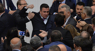 Meclis'te gerginlik! Urfa milletvekilleri birbirine girdi