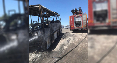 Seçim güvenliği için yola çıkmıştı! Urfa'da midibüs alev alev yandı