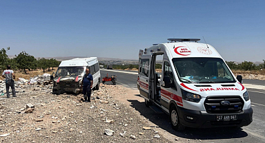 Urfa yolunda minibüs kaza yaptı!
