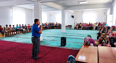 Kur'an kursundaki öğrencilere bilinçli teknoloji kullanma eğitimi verildi