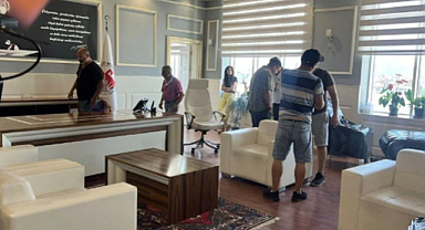 O belediye başkanının makam odasına haciz geldi