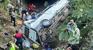 Şanlıurfalı işçilerini taşıyan minibüs devrildi ölü ve yaralılar var