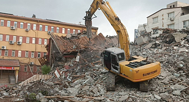 Siverek'te tarihi adliye binası yıkıldı: Deprem izleri siliniyor!