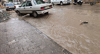 Viranşehir'de yağmur sel oluşumuna neden oldu