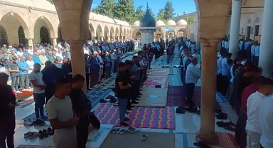 Dergah Camisinde Şehid Yahya Sinvar için gıyabi cenaze namazı kılındı 