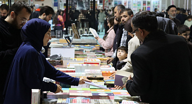 Şanlıurfa’da kitap fuarı yaklaşık 500 bin ziyaretçiyle sona erdi!