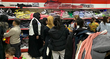 Yetimler Vakfı giyim yardımında bulundu