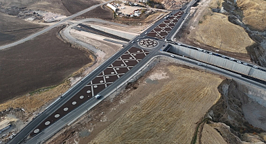 Bakan müjdeyi duyurdu! Şanlıurfa'nın o ilçesi yeni yol güzergahına kavuştu!