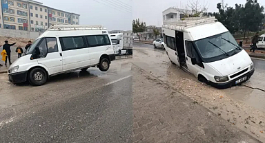 Bozuk yollar minibüsü yan yatırdı