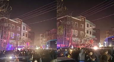 Elektrik kesintisi nedeniyle mahalle sakinleri yol kapattı
