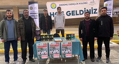 Peygamber Sevdalılarından üniversite siyer standına ziyaret 