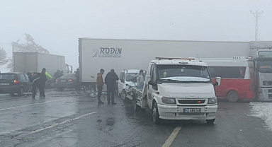 Trafikte 23 araç birbirine girdi! Onlarca yaralı var!