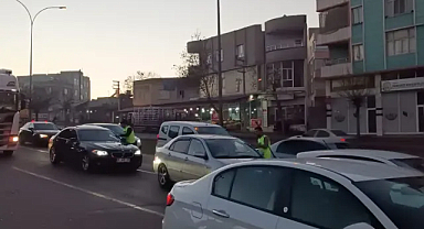 Regaib Kandili'nde sürücülere hurma ve su ikramı